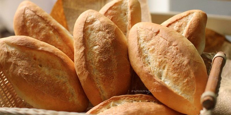 Chuẩn bị kỹ nguyên liệu là bước đầu trong công thức làm bánh mì. Nguồn: VLXX